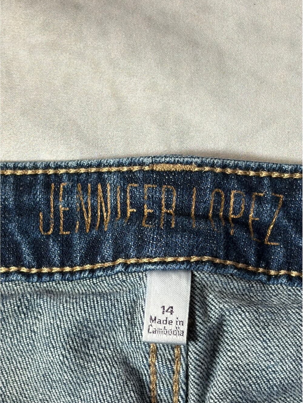 Jennifer Lopez Capri Womens Size 14 Distressed Stretch Jeans Blue Denim - Picture 3 of 9